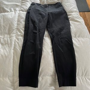 Everlane Black Pants With Side Zipper Tapered Leg Womens Size 0 cotton/elastane